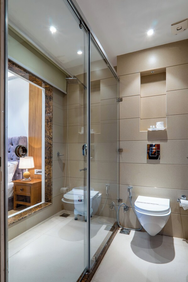 Elite Double Room | Bilik Mandi | Pancuran mandi, kelengkapan dandanan diri percuma, tuala disediakan