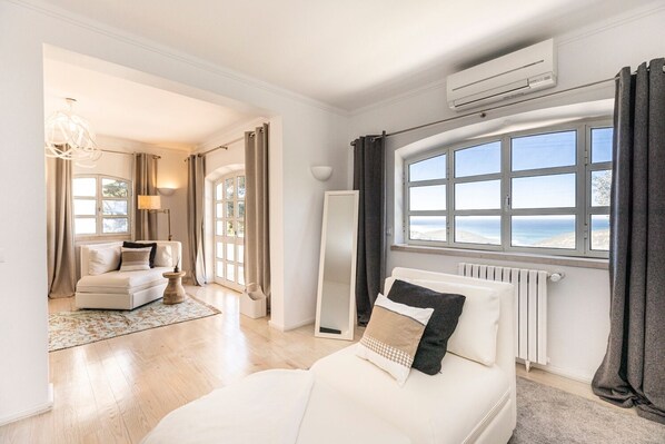 6 bedrooms, desk, iron/ironing board, WiFi