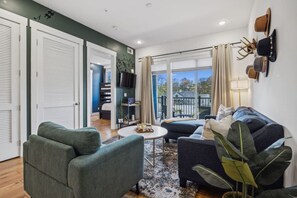 Smart TV - East Nash Chic 13 min to Downtown Great for Groups (Nashville)