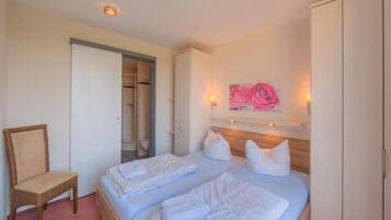 Apartemen | 2 kamar tidur dan dilengkapi dengan perabotan berbeda-beda