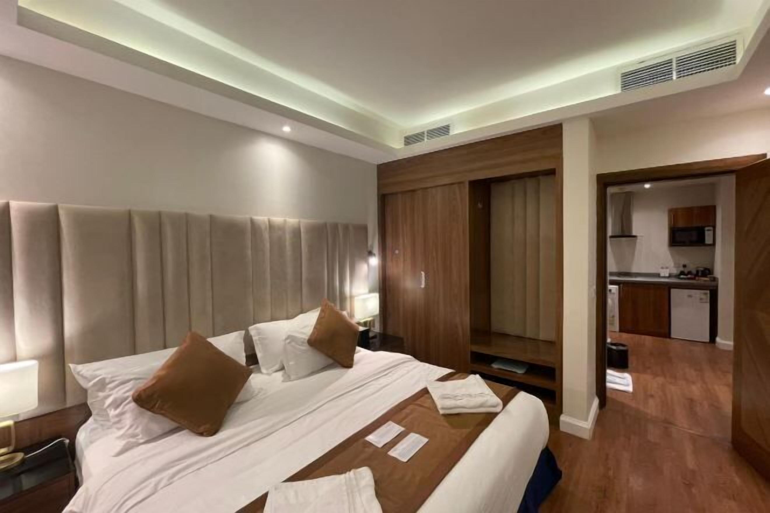 Egyptian cotton sheets, premium bedding, soundproofing