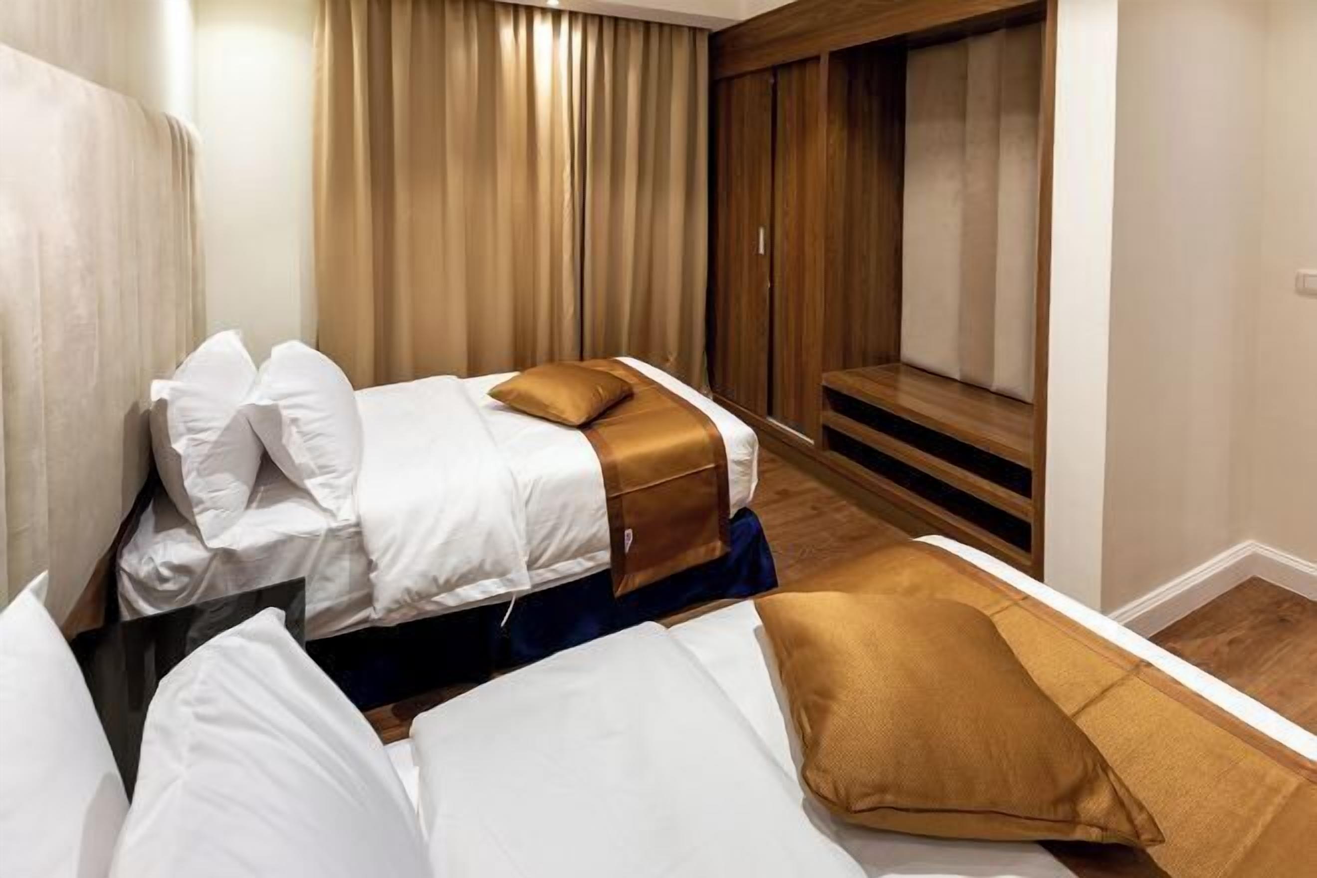 Egyptian cotton sheets, premium bedding, soundproofing