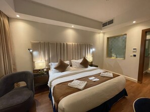 Basic Room | Egyptian cotton sheets, premium bedding, soundproofing - Smayah Residence (Riyadh)