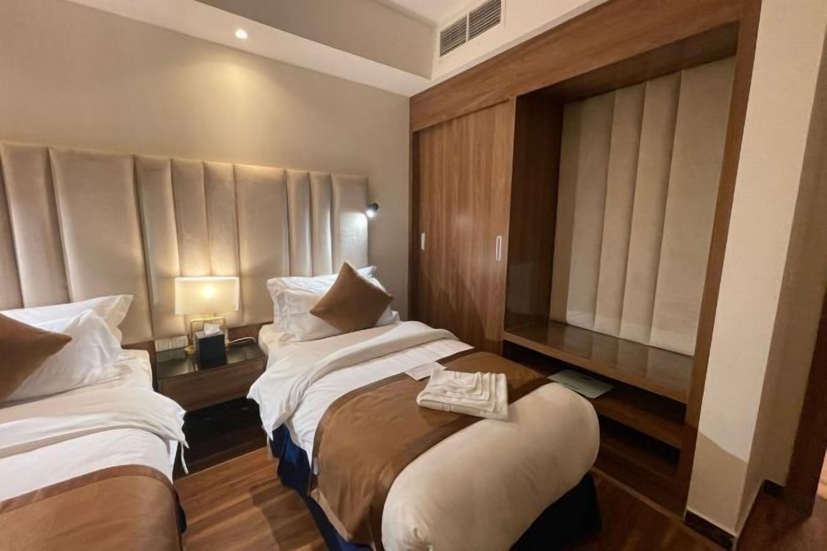 Egyptian cotton sheets, premium bedding, soundproofing