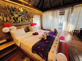 Honeymoon Room, Sea View | Desk