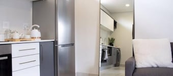 Contemporary Spacious & Comfortable Apartment