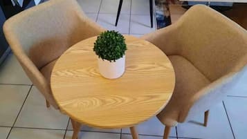Apartment, 1 Bedroom, Garden View | Living area