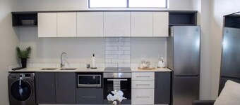 Contemporary Spacious & Comfortable Apartment