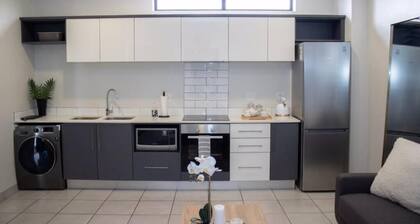 Contemporary Spacious & Comfortable Apartment