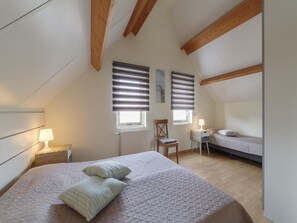 4 bedrooms, individually furnished, bed sheets - Holiday Home in Quiet Park With Garden (Wemeldinge)