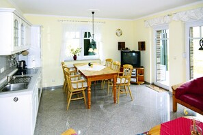 House | Private kitchen | High chair - Doppelhaushalften Boltenhagen in Deutschland (Boltenhagen)
