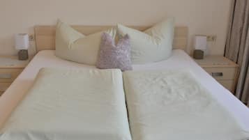 Căn hộ | 2 phòng ngủ, trang bị nội thất với thiết kế riêng biệt, bộ trải giường