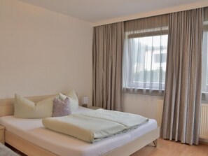 Huoneisto | 2 makuuhuonetta, yksilöllisesti kalustettu, vuodevaatteet