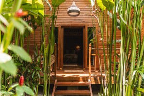 Coffres-forts dans les chambres, fer et planche à repasser