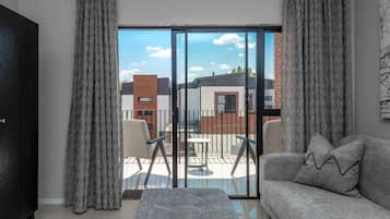Apartment, 2 Bedrooms | Living area