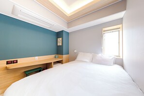 Double Room | Desk, laptop workspace, soundproofing, free WiFi - Uhoostay (Seoul)