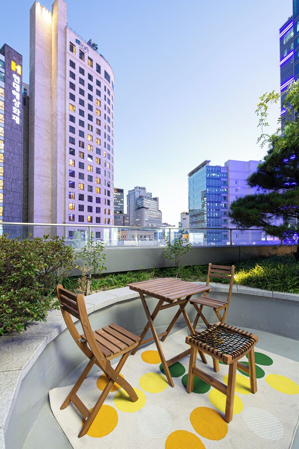 Rooftop terrace - Uhoostay (Seoul)
