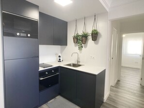 Fridge, microwave, oven, dishwasher - Modern apartment with sea views in Playa Paraíso (Playa Paraiso)