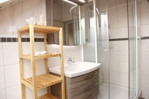 House | Bathroom - Skandinavisches Ferienhaus in Mirow (Mirow)