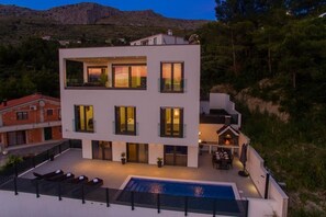 Front of property - panoramic view - Villa in Split (Podstrana)