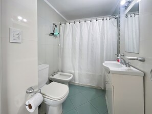 Apartment, 1 Bedroom, Accessible, Smoking | Bathroom - Cozy Studio on a High Floor With Panoramic Views in Villa Urquiza (Buenos Aires)