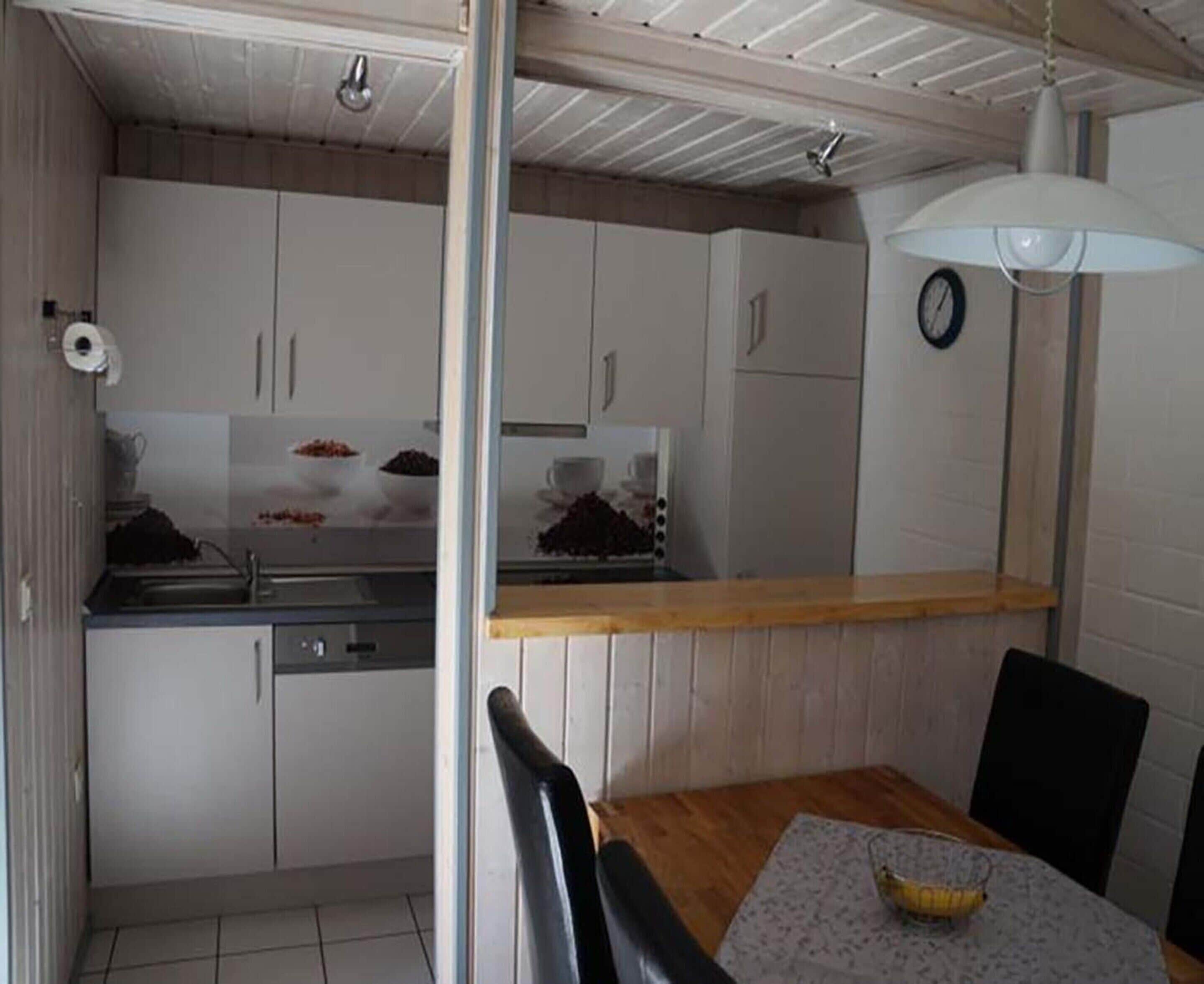 Hus | Privat køkken | Elkedel, brødrister, højstol