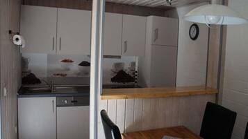 Hus | Privat køkken | Elkedel, brødrister, højstol