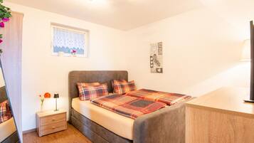 Apartment | 1 bedroom, individually furnished, bed sheets