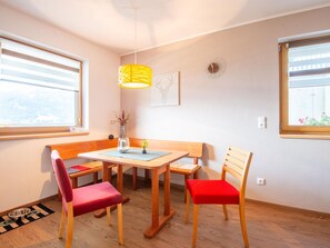 Apartment | Dining - Apartment in Distelberg Near Ski Slopes (Aschau Im Zillertal)