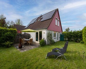 Outdoor dining - Nice Holiday Home Near Beach (Wemeldinge)