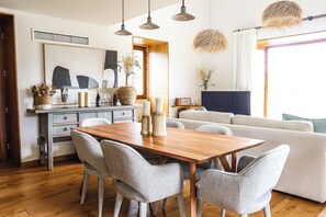 Deluxe Suite, Vineyard View | Dining room - Casas da Vinha - Vineadouro Wine Hotel (Vila Nova de Foz Coa)