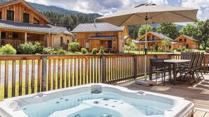 A wooden cabin-style hotel with outdoor hot tubs and a deck area. - Beautiful Chalet With Sauna (Sankt Georgen am Kreischberg)