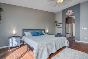 4 habitaciones, escritorio, tabla de planchar con plancha y wifi