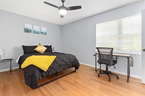 2 quartos, ferros/tábuas de passar roupa, Wi-Fi, roupa de cama