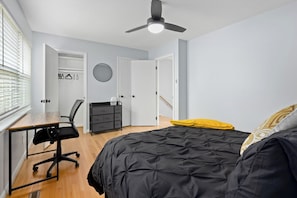 2 slaapkamers, een strijkplank/strijkijzer, wifi, beddengoed