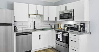 Relaxing & Modern 2 Bdrm UNC/Duke Vacation Home