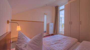 Căn hộ | 1 phòng ngủ, trang bị nội thất với thiết kế riêng biệt, bộ trải giường