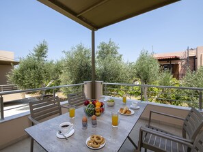 House | Dining - Inviting Holiday Home With Garden (Rethymno)