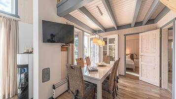 House | Private kitchen | Electric kettle, toaster