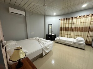 Deluxe-huone | Silitysrauta/-lauta, ilmainen Wi-Fi