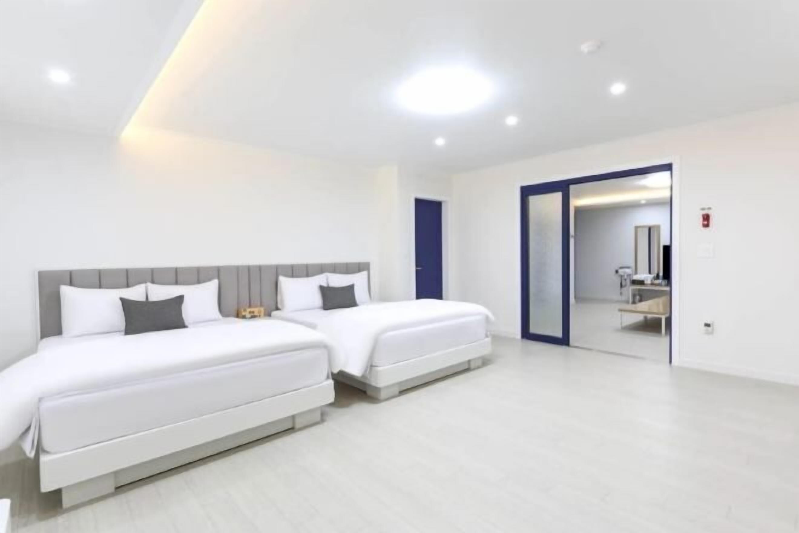 Laptop workspace, free WiFi, bed sheets