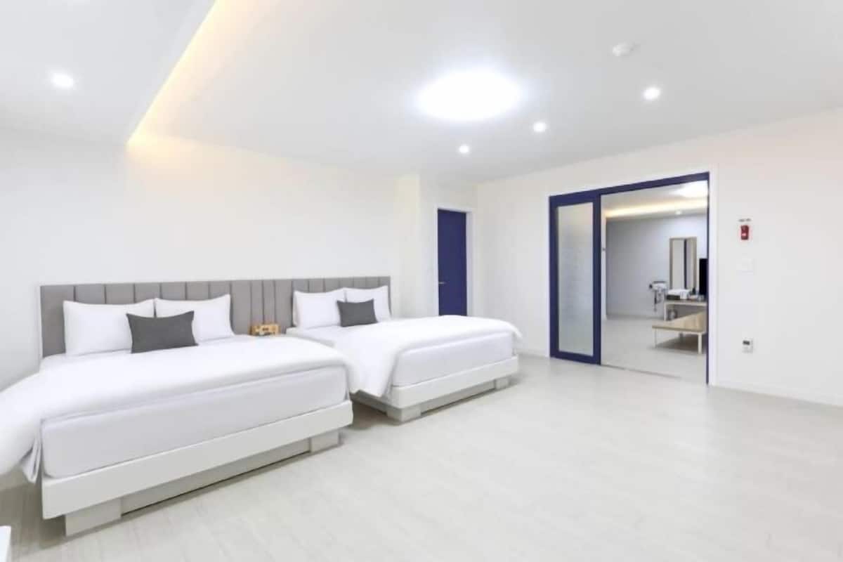 Laptop workspace, free WiFi, bed sheets