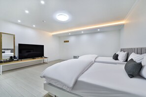 Living area - Gimcheon Sweet Hotel (Gimcheon)