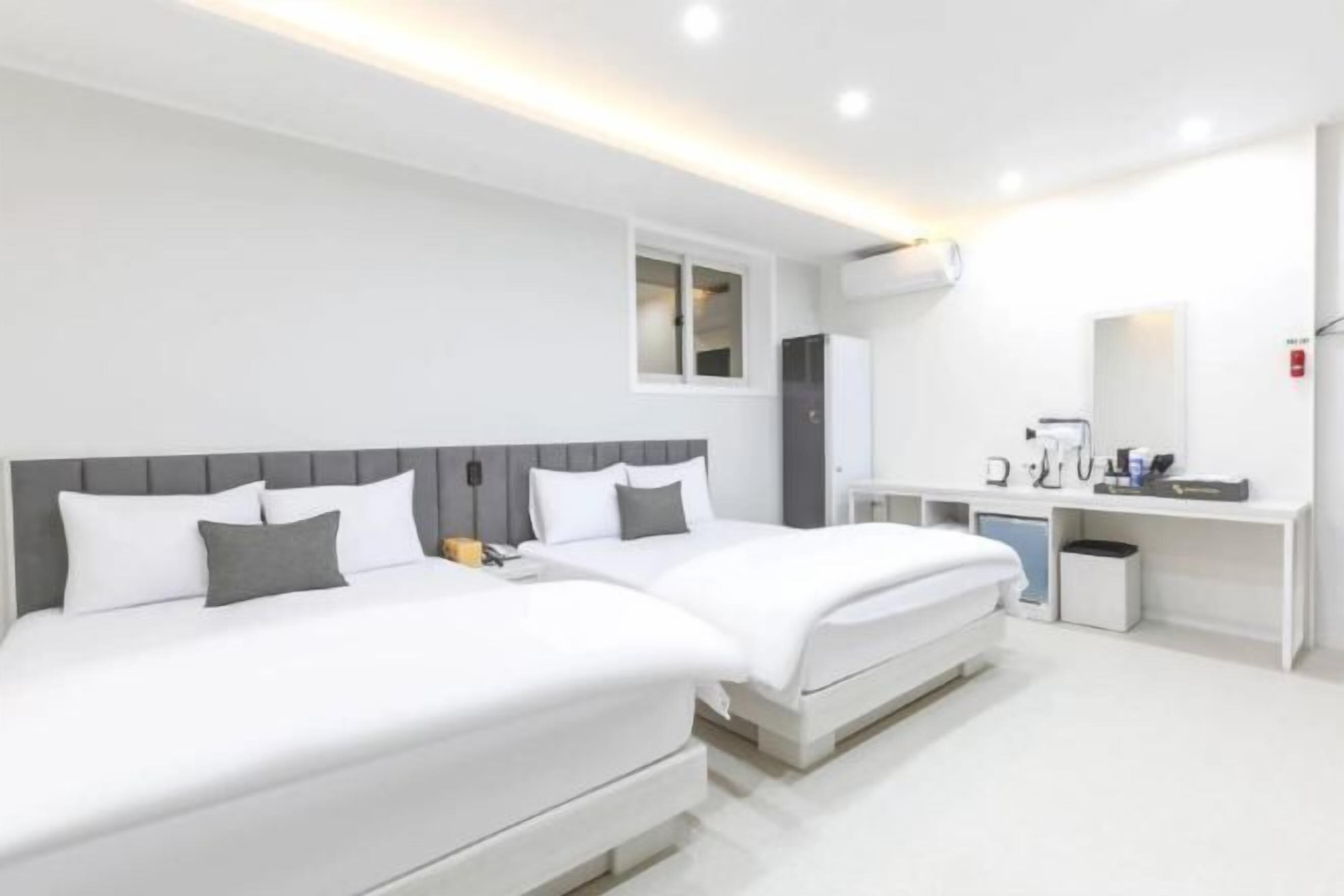 Laptop workspace, free WiFi, bed sheets