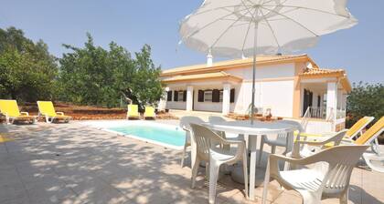 Holiday Home With Very Large Areas and Pool Located at the Entrance of Vilamoura