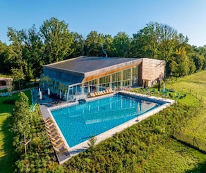 Outdoor pool - Lakeside Luxury Mansion (Antoing)