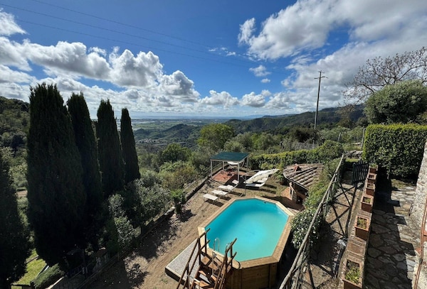 Stone House In Chiatri With Lake Views - Tuscany