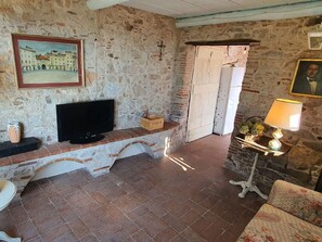 Cottage | Living area - Stone House in Chiatri With Lake Views (Lucca)