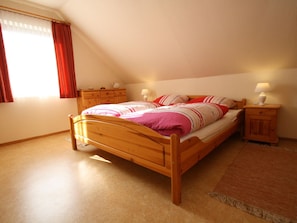 House | 9 bedrooms, individually furnished