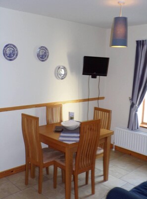 Cottage | Dining